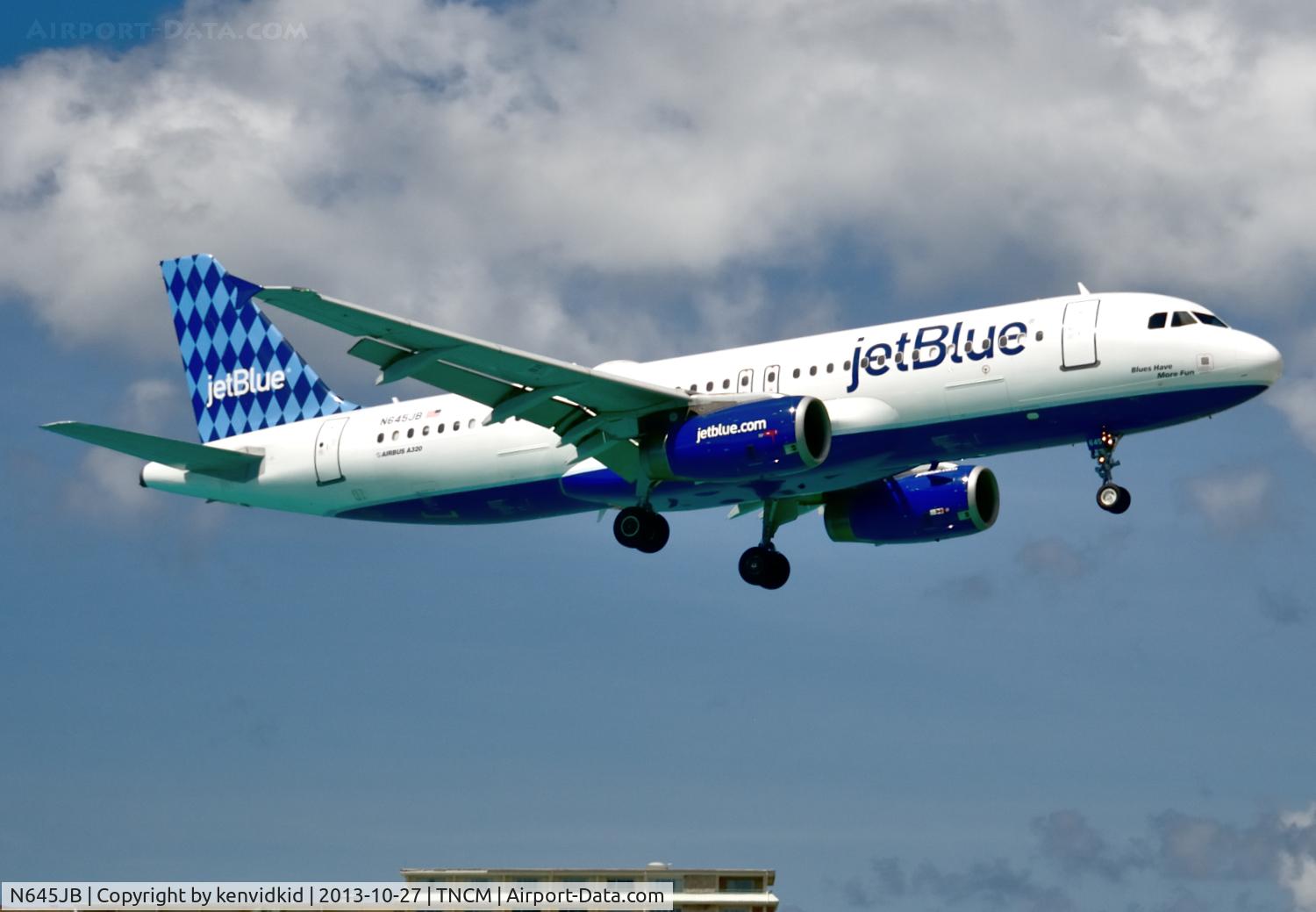 N645JB, 2006 Airbus A320-232 C/N 2900, On short finals.
