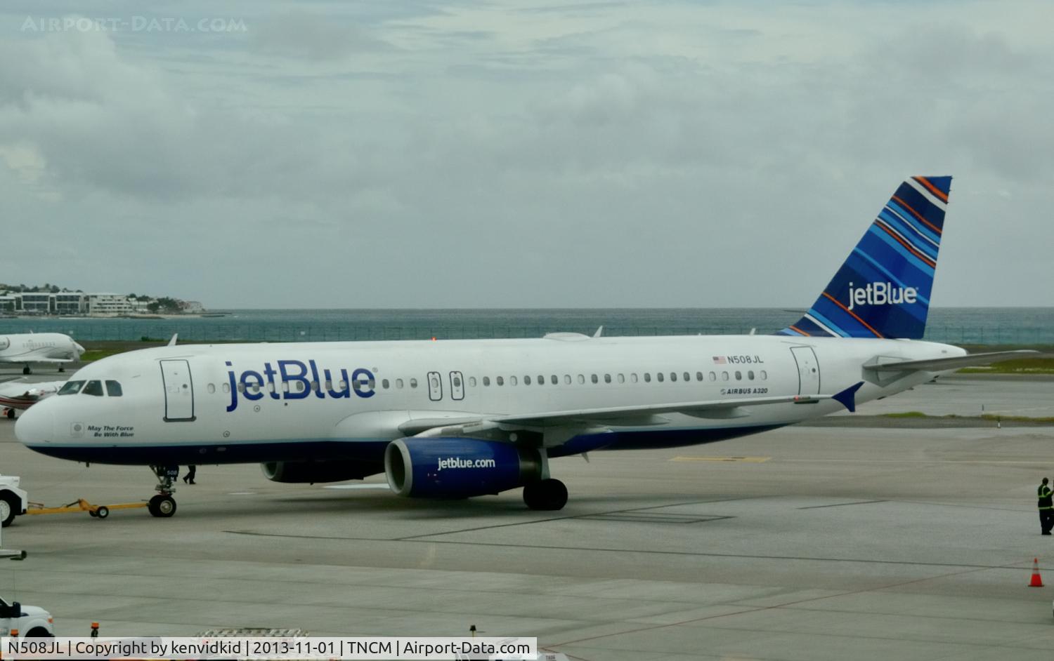 N508JL, 2000 Airbus A320-232 C/N 1257, From the terminal.