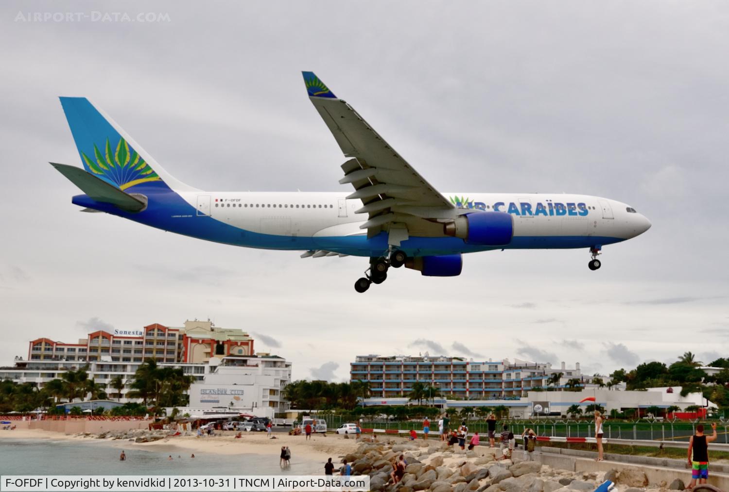 F-OFDF, 1999 Airbus A330-223 C/N 253, On short finals.