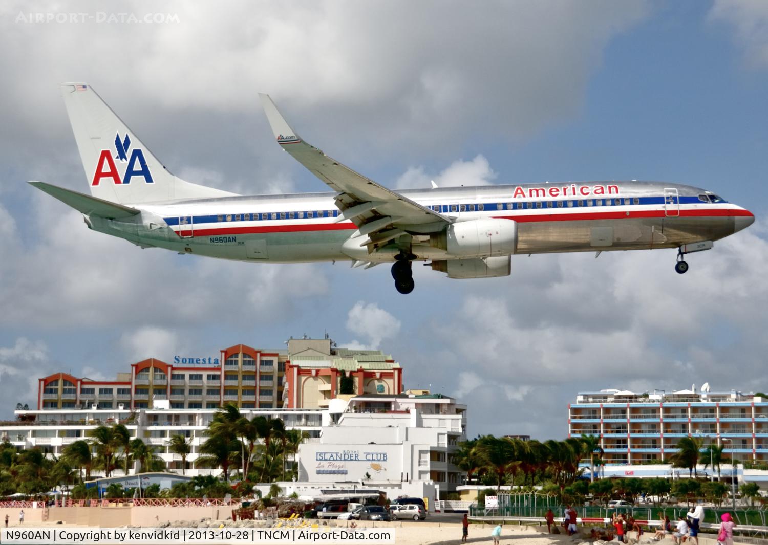 N960AN, 2001 Boeing 737-823 C/N 29542, On short finals to St Maarten.
