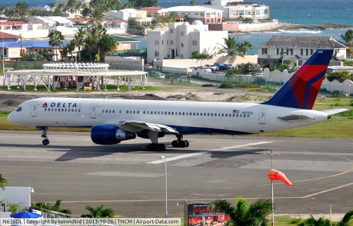 N635DL, 1988 Boeing 757-232 C/N 23762, Departing St Maarten.