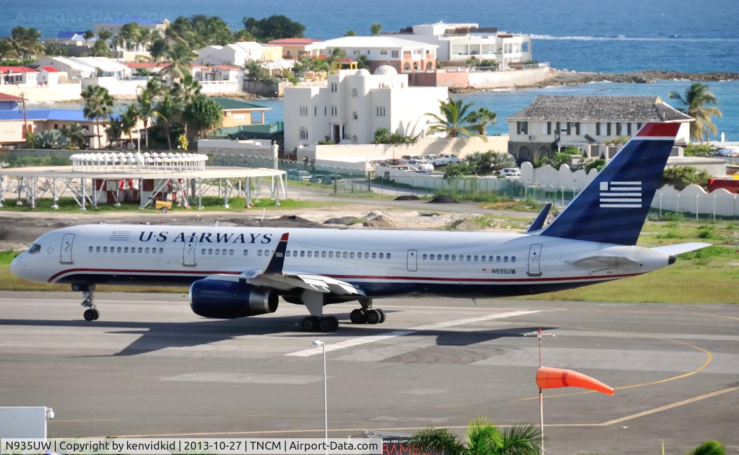 N935UW, 1994 Boeing 757-2B7 C/N 27201, Departing St Maarten.