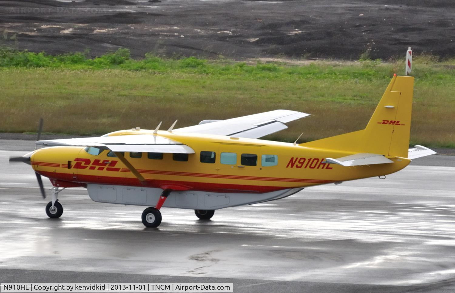 N910HL, 2004 Cessna 208B Grand Caravan C/N 208B1080, Departing St Maarten.