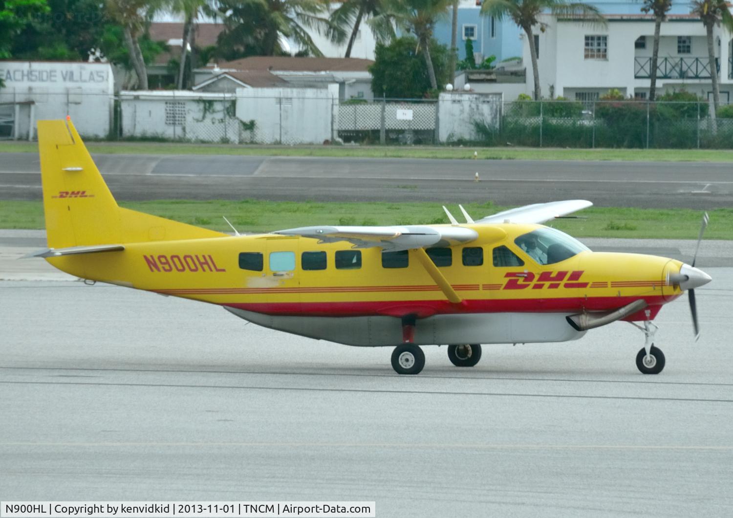 N900HL, 2007 Cessna 208B C/N 208B1295, Taxiing for departure.