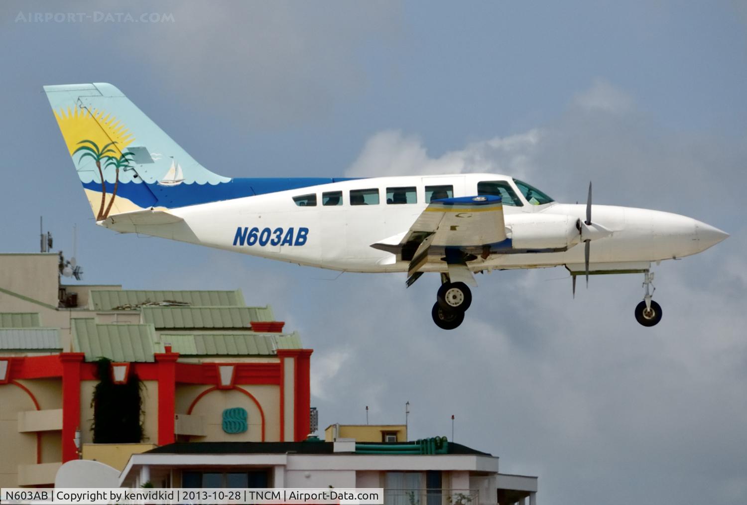 N603AB, Cessna 402C C/N 402C0603, On short finals to St Maarten.
