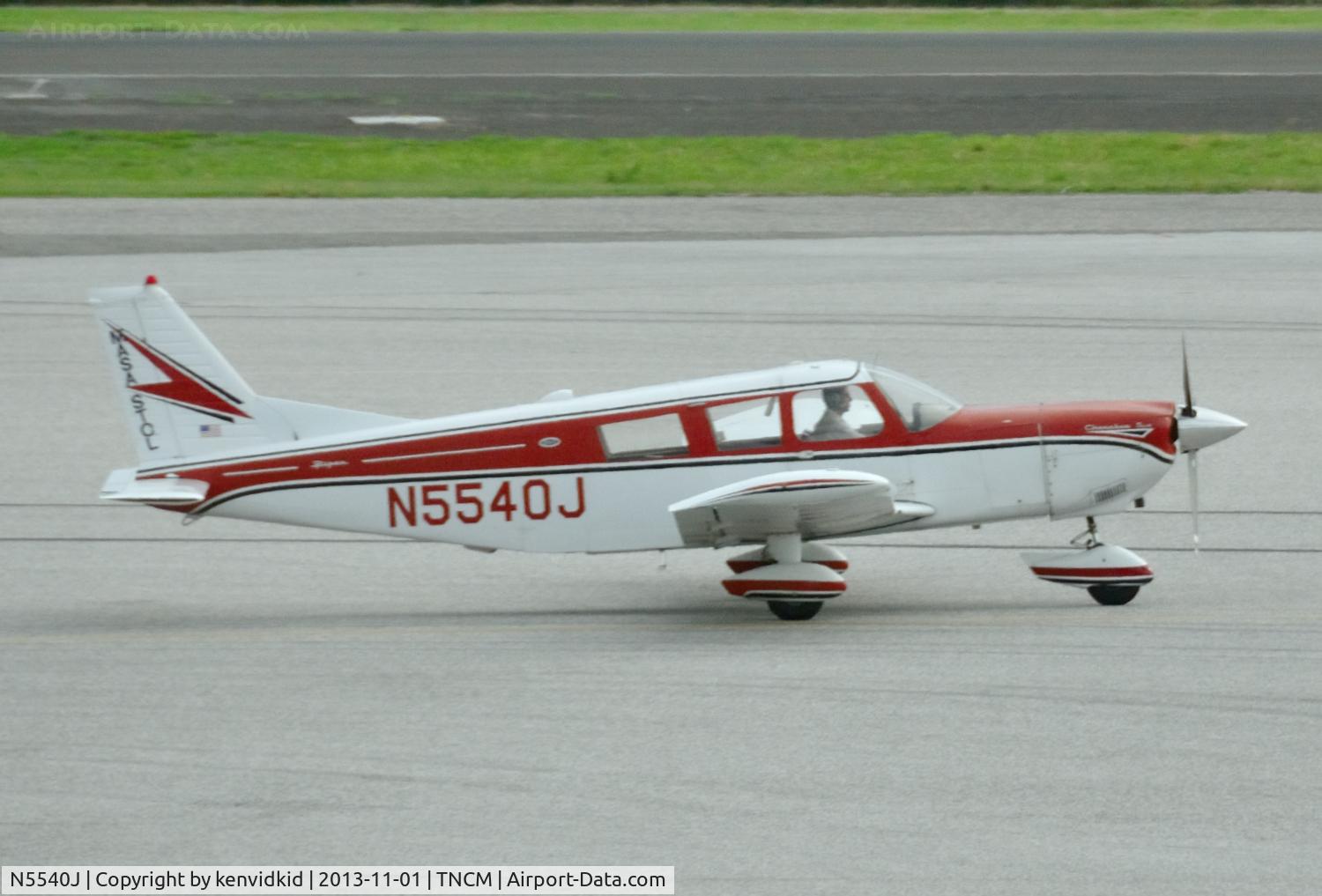 N5540J, 1968 Piper PA-32-260 Cherokee Six C/N 32-1003, Taxiing for departure.
