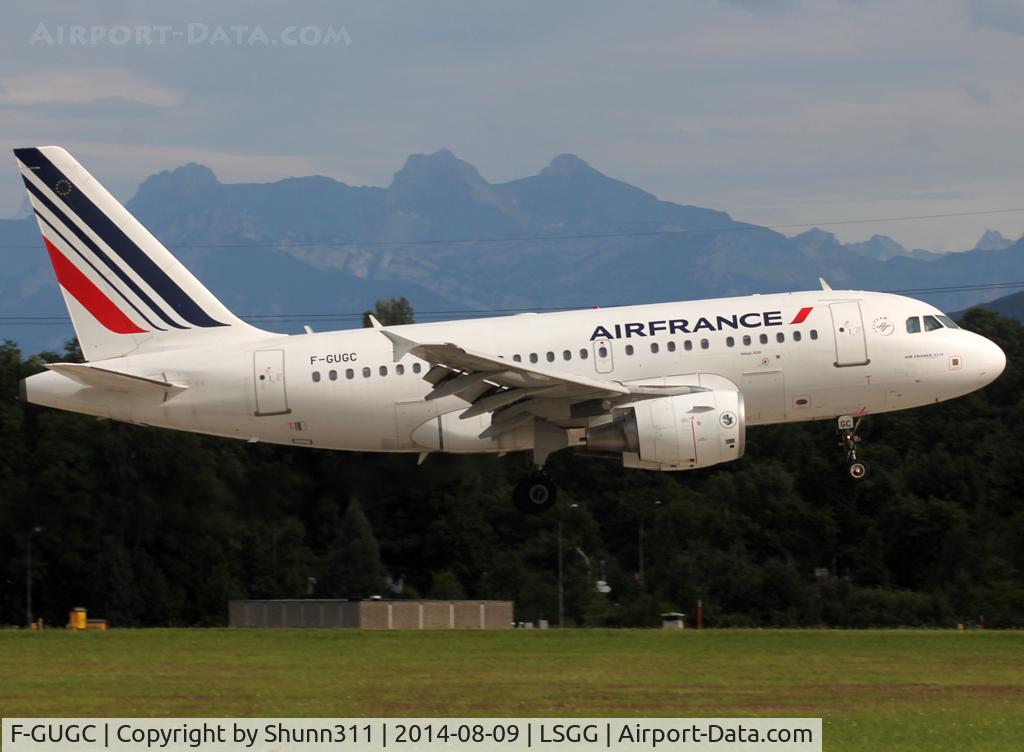 F-GUGC, 2002 Airbus A318-111 C/N 2071, Landing rwy 23