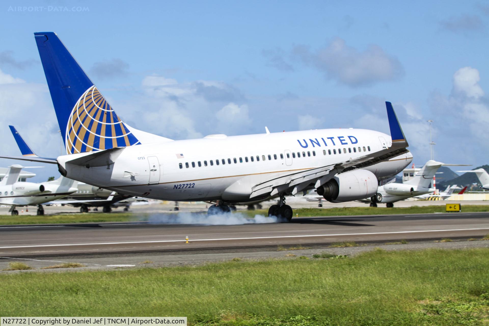 N27722, 1999 Boeing 737-724 C/N 28789, N27722