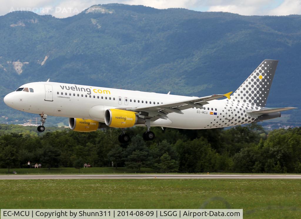 EC-MCU, 2009 Airbus A320-214 C/N 3907, Landing rwy 23