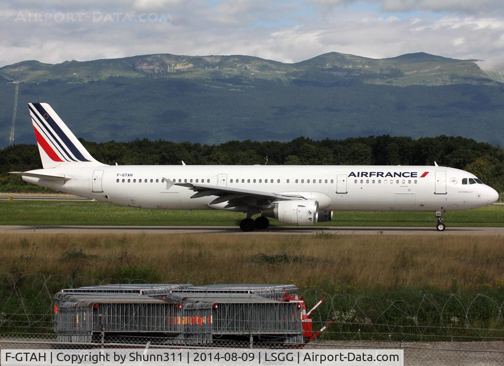 F-GTAH, 1999 Airbus A321-211 C/N 1133, Taxiing holding point rwy 23 for departure... new c/s