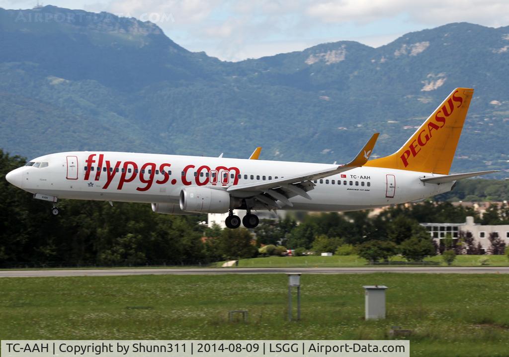TC-AAH, 2008 Boeing 737-82R C/N 35701/2496, Landing rwy 23