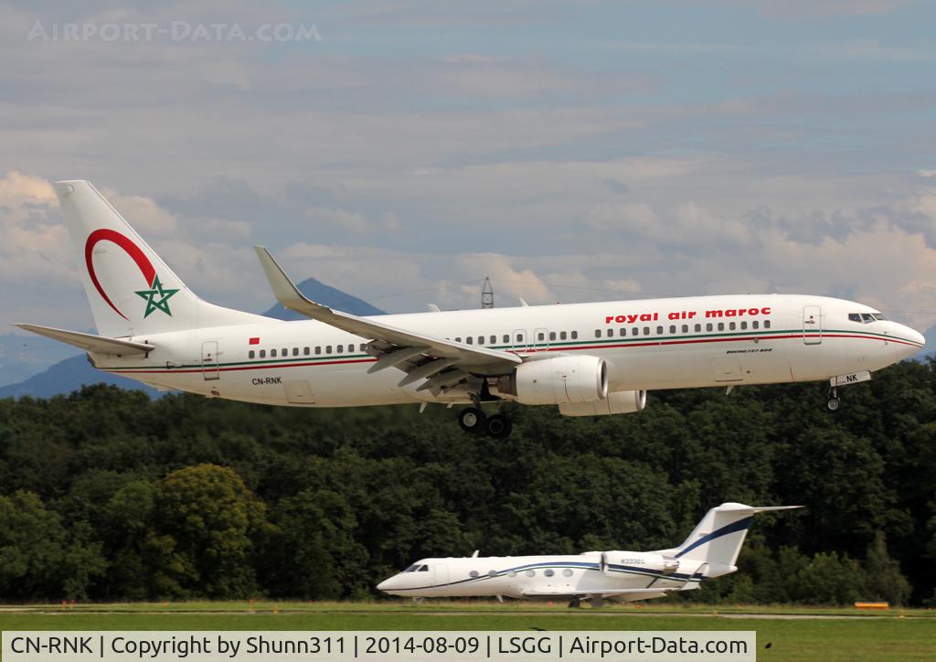 CN-RNK, 1998 Boeing 737-8B6 C/N 28981, Landing rwy 23