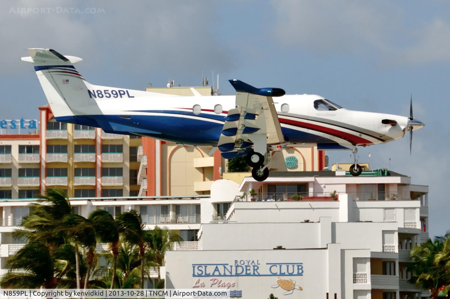 N859PL, 2007 Pilatus PC-12/47 C/N 859, On short finals at St Maarten.
