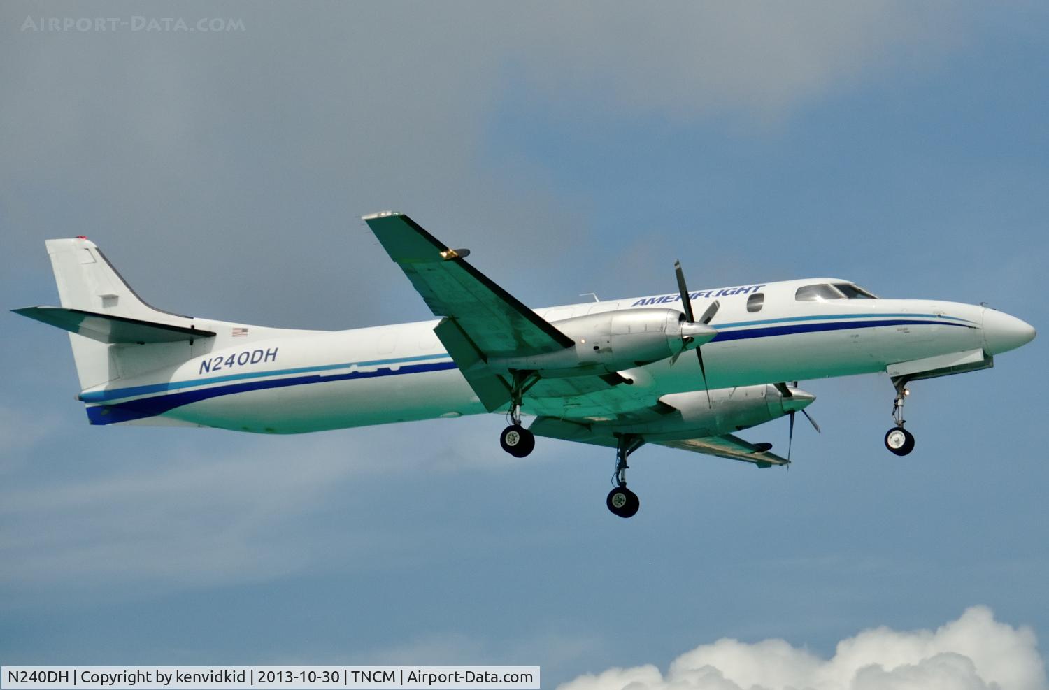 N240DH, Fairchild SA-227AT Merlin IVC C/N AT-602, On short finals at St Maarten.