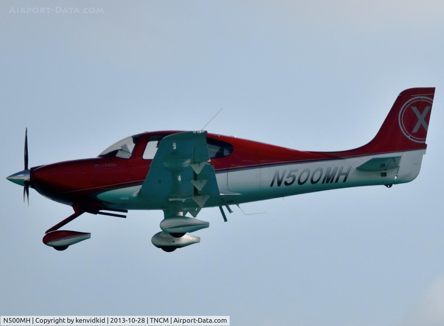 N500MH, Cirrus SR20 C/N 2067, On short finals at St Maarten.