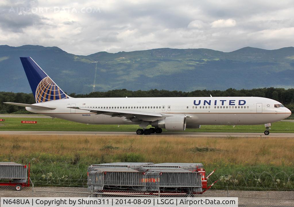 N648UA, 1992 Boeing 767-322ER C/N 25285, Taxiing holding point rwy 23 for departure...