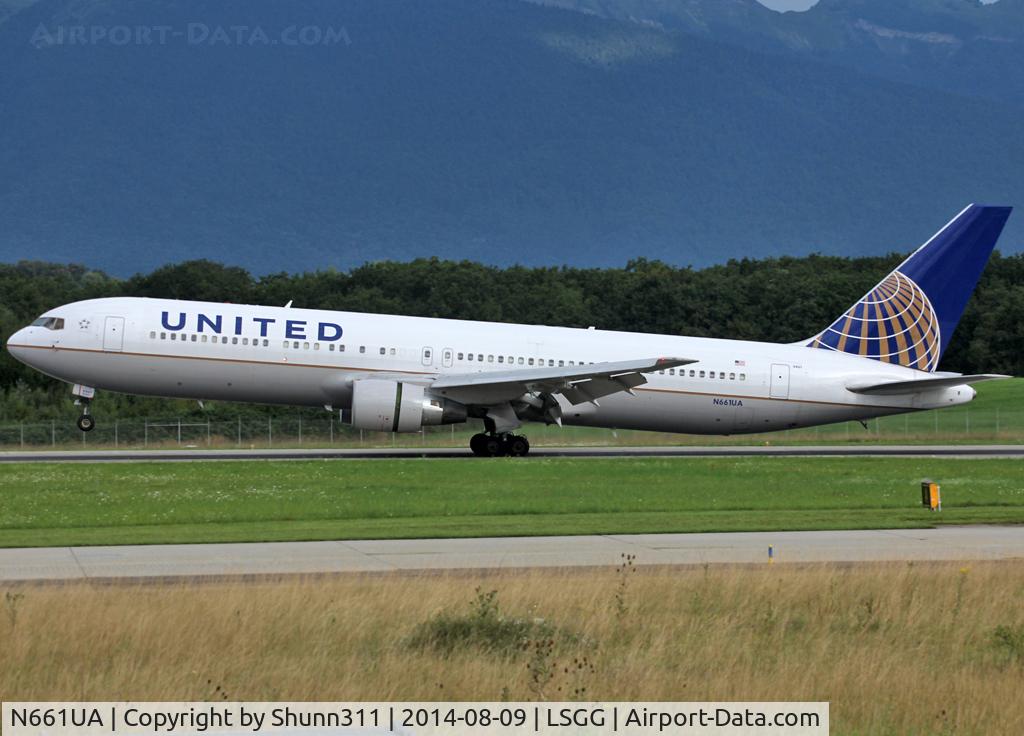 N661UA, 1993 Boeing 767-322 C/N 27158, Landing rwy 23