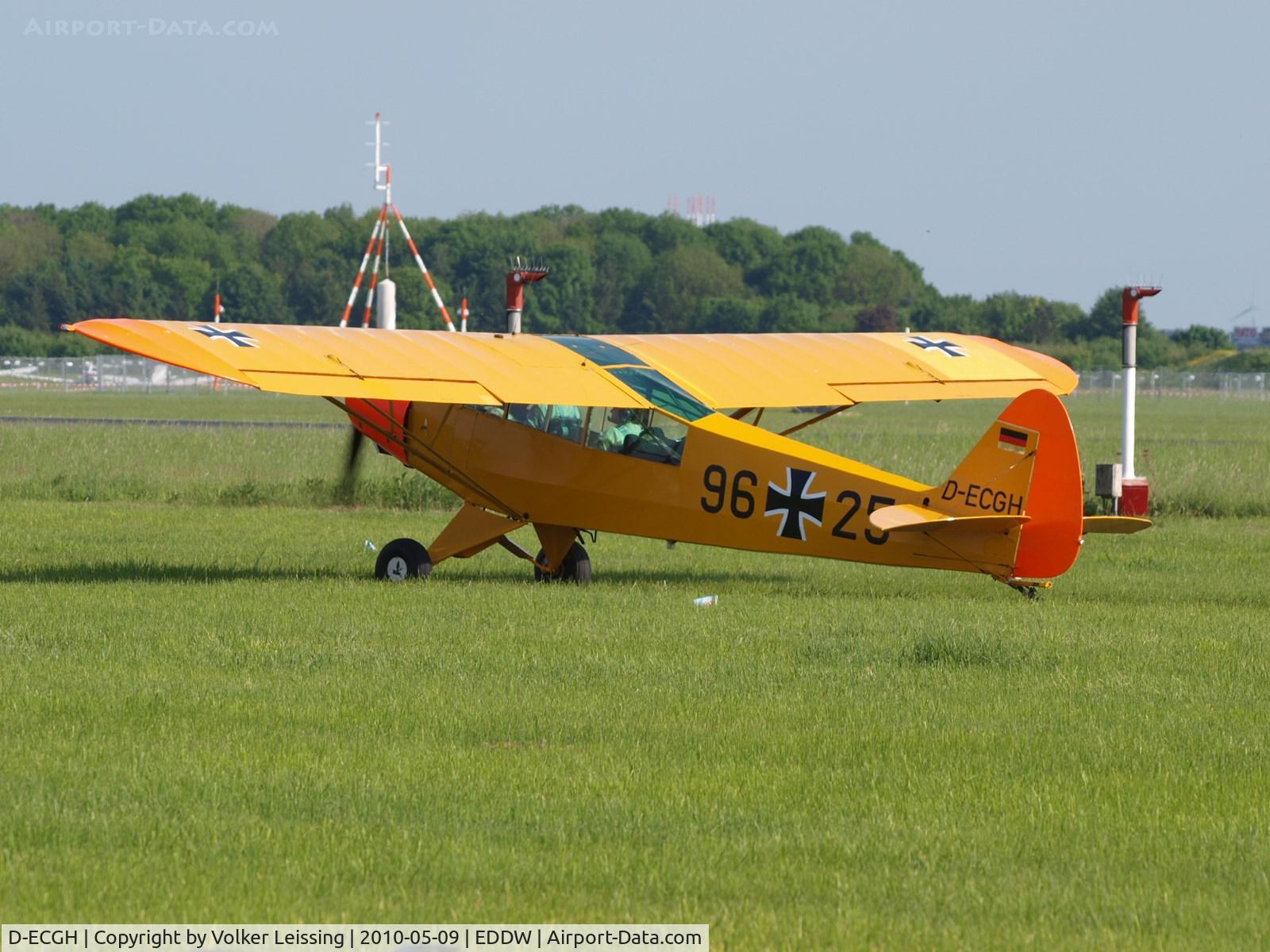 D-ECGH, 1953 Piper PA-18-95 Super Cub Super Cub C/N 18-3449, taxi to the rwy