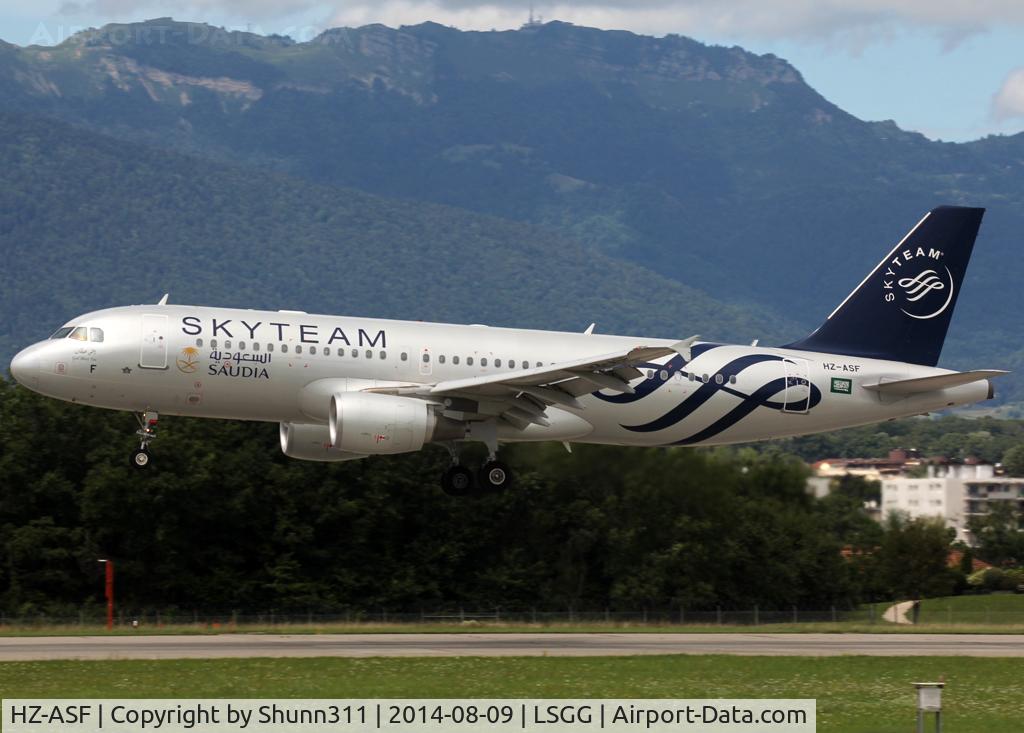 HZ-ASF, 2011 Airbus A320-214 C/N 4955, Landing rwy 23 in Skyteam c/s