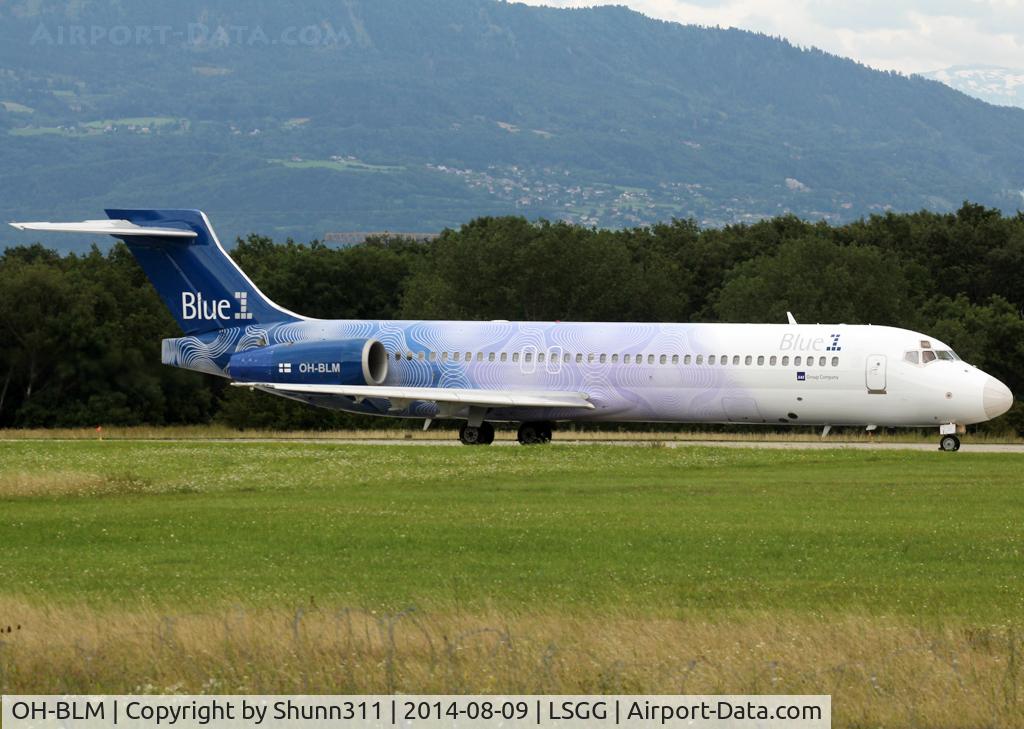 OH-BLM, 2001 Boeing 717-23S C/N 55066, Ready for departure rwy 23