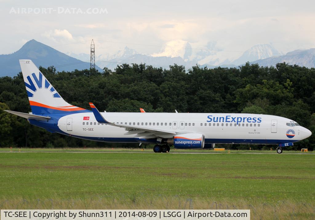 TC-SEE, 2002 Boeing 737-8CX C/N 32363, Ready for departure rwy 23