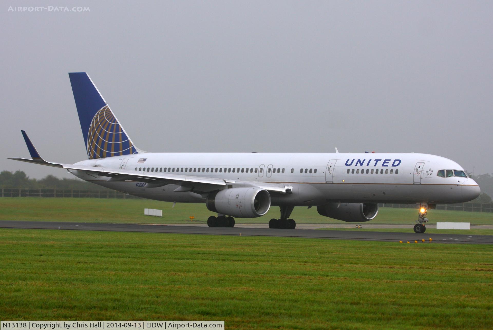 N13138, 1999 Boeing 757-224 C/N 30351, United