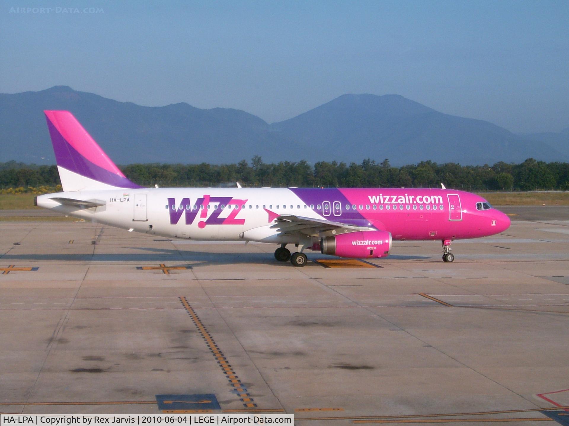 HA-LPA, 1998 Airbus A320-233 C/N 839, Taxiing at Girona Airport