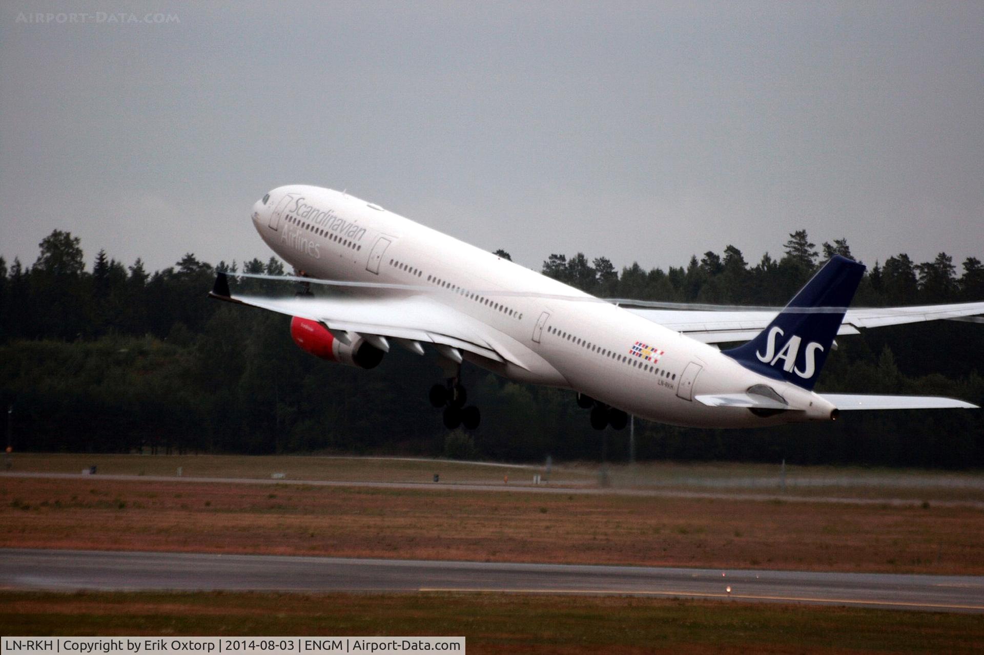 LN-RKH, 2002 Airbus A330-343 C/N 497, LN-RKH taking off from OSL