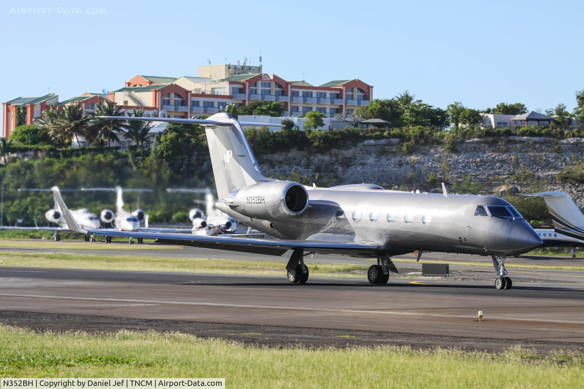 N352BH, 1999 Gulfstream Aerospace G-IV C/N 1393, N352BH