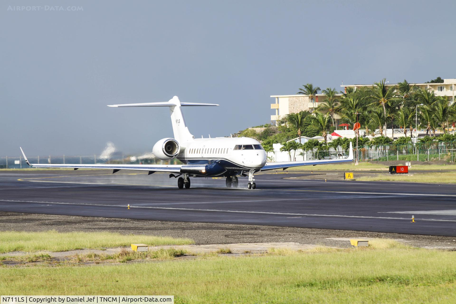 N711LS, 2012 Bombardier BD-700-1A10 Global 6000 C/N 9476, N711LS