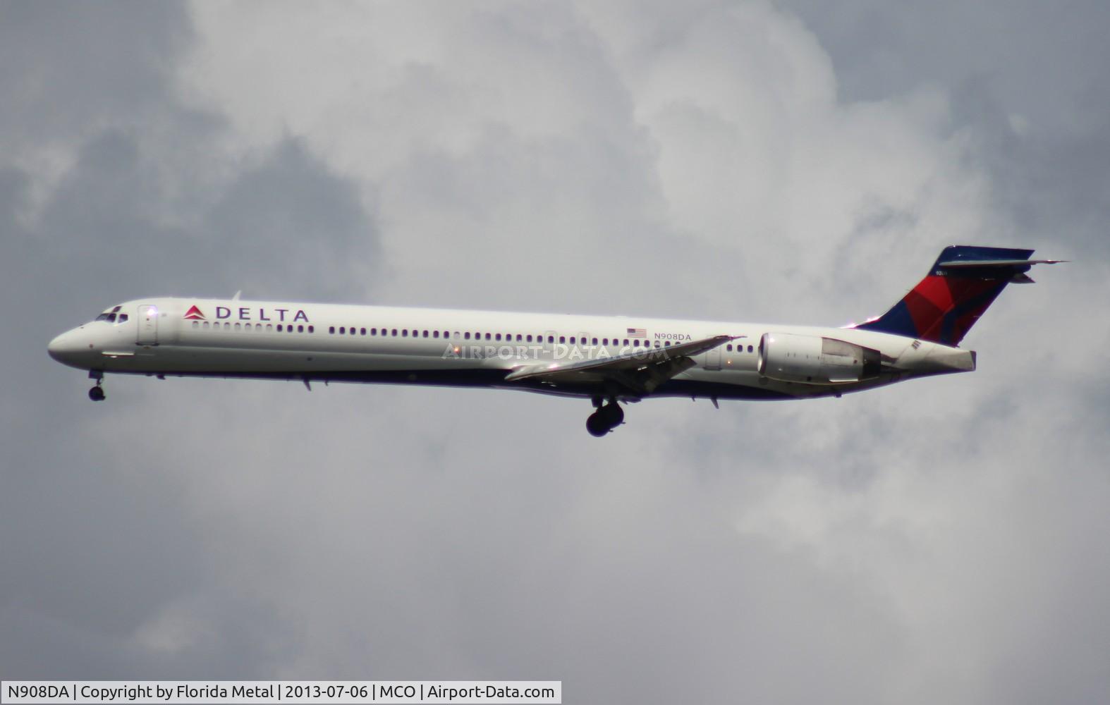 N908DA, 1995 McDonnell Douglas MD-90-30 C/N 53388, Delta