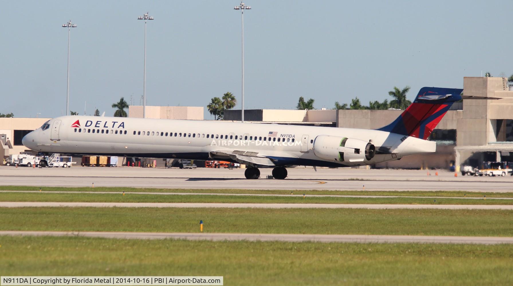 N911DA, 1995 McDonnell Douglas MD-90-30 C/N 53391, Delta