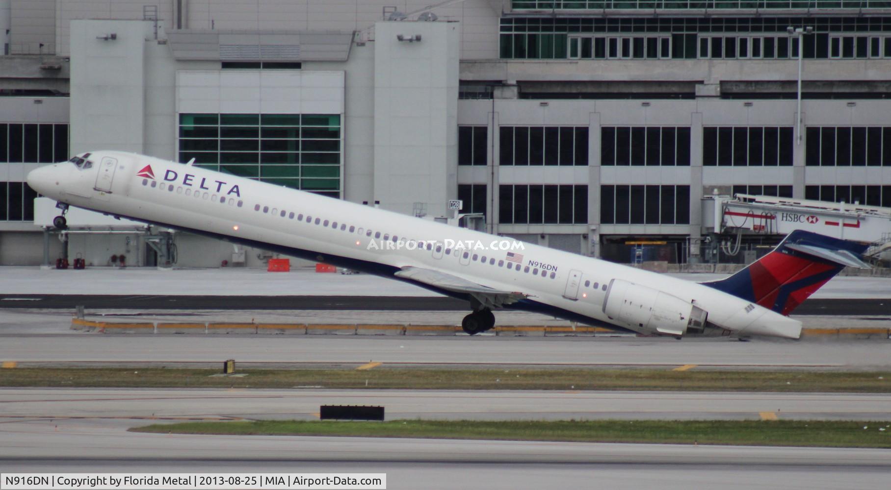 N916DN, 1996 McDonnell Douglas MD-90-30 C/N 53396, Delta