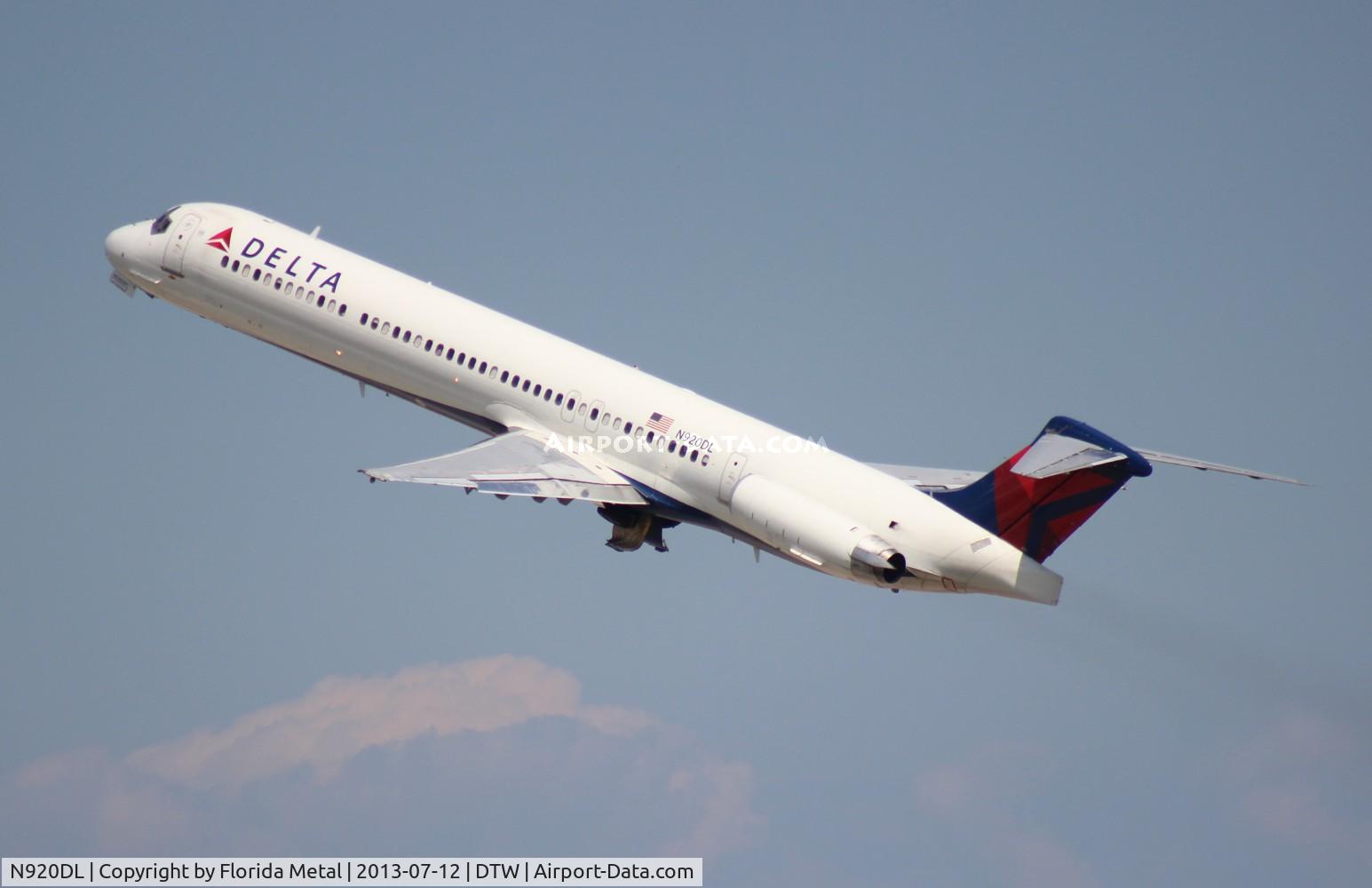 N920DL, 1988 McDonnell Douglas MD-88 C/N 49644, Delta MD-88