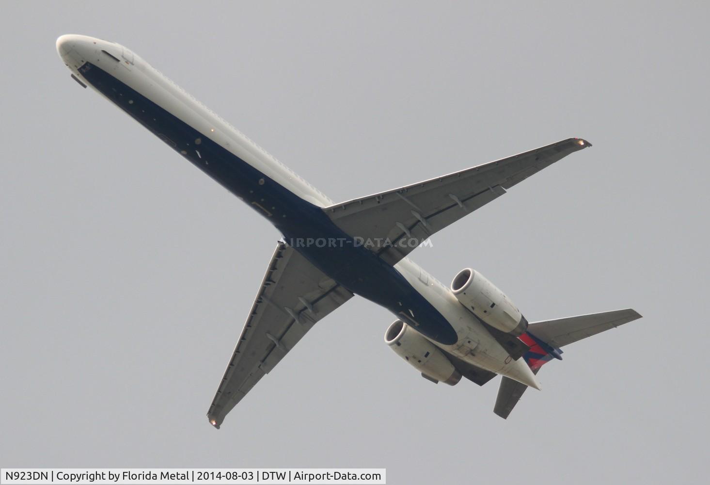 N923DN, 1998 McDonnell Douglas MD-90-30 C/N 53585, Delta