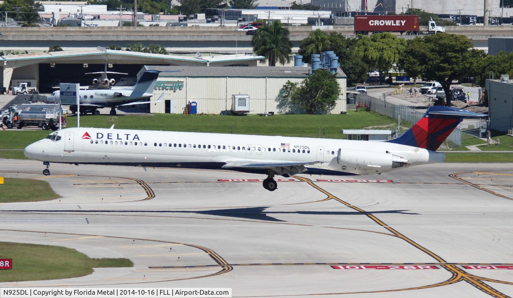 N925DL, 1988 McDonnell Douglas MD-88 C/N 49712, Delta MD-88