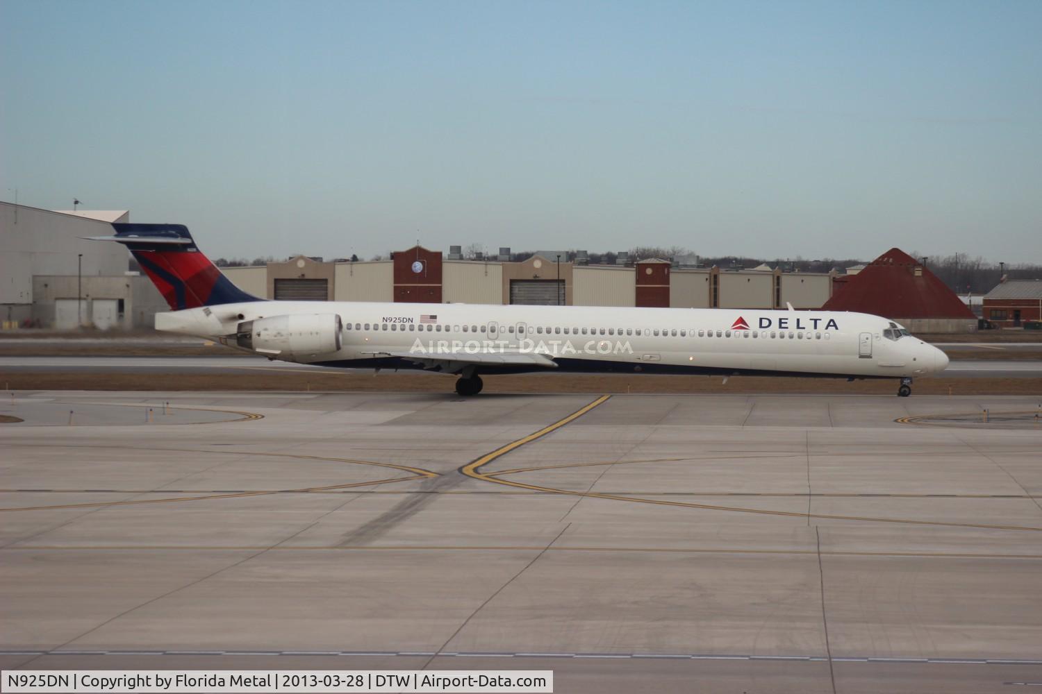 N925DN, 1998 McDonnell Douglas MD-90-30 C/N 53587, Delta