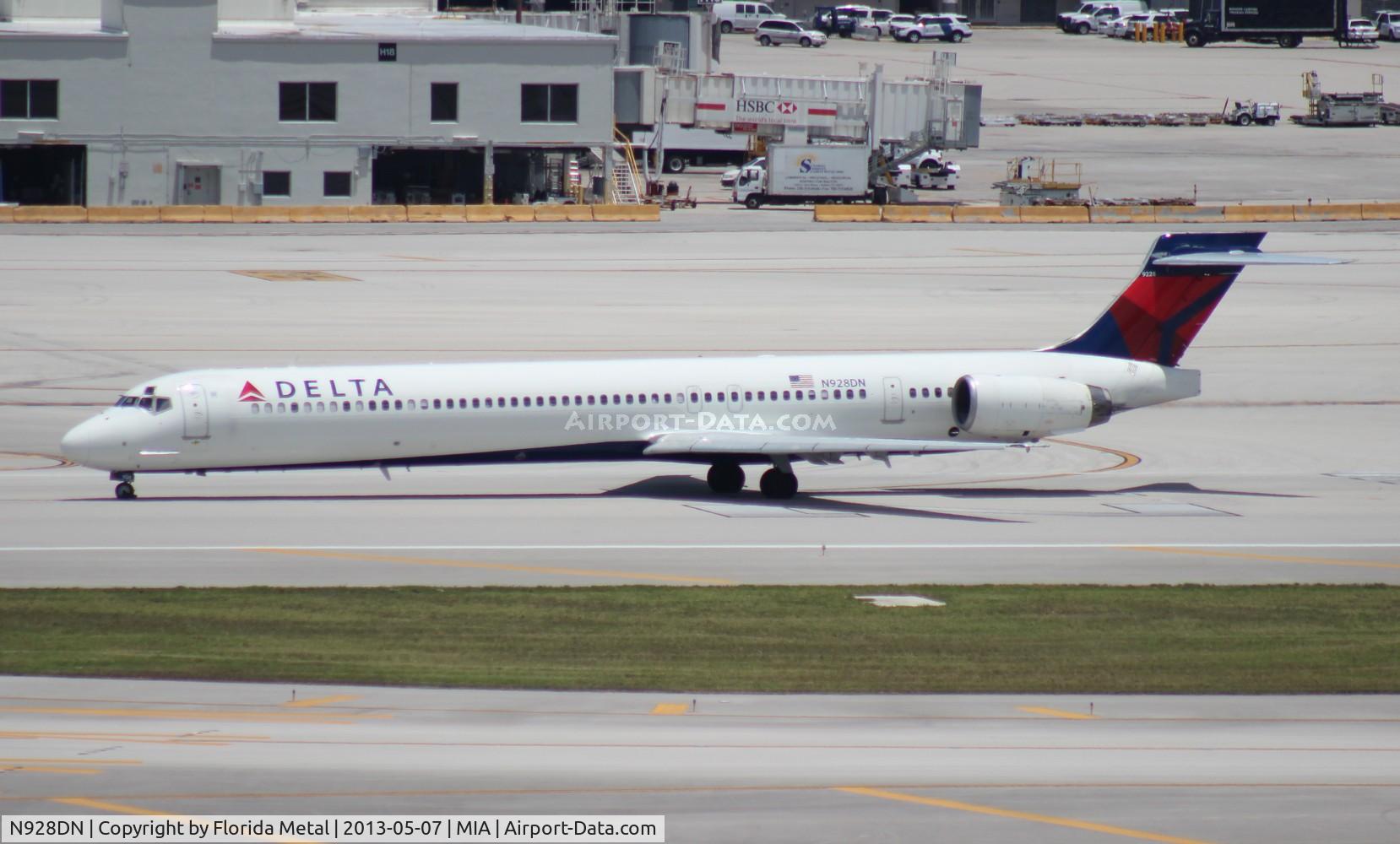N928DN, 1999 McDonnell Douglas MD-90-30 C/N 53590, Delta