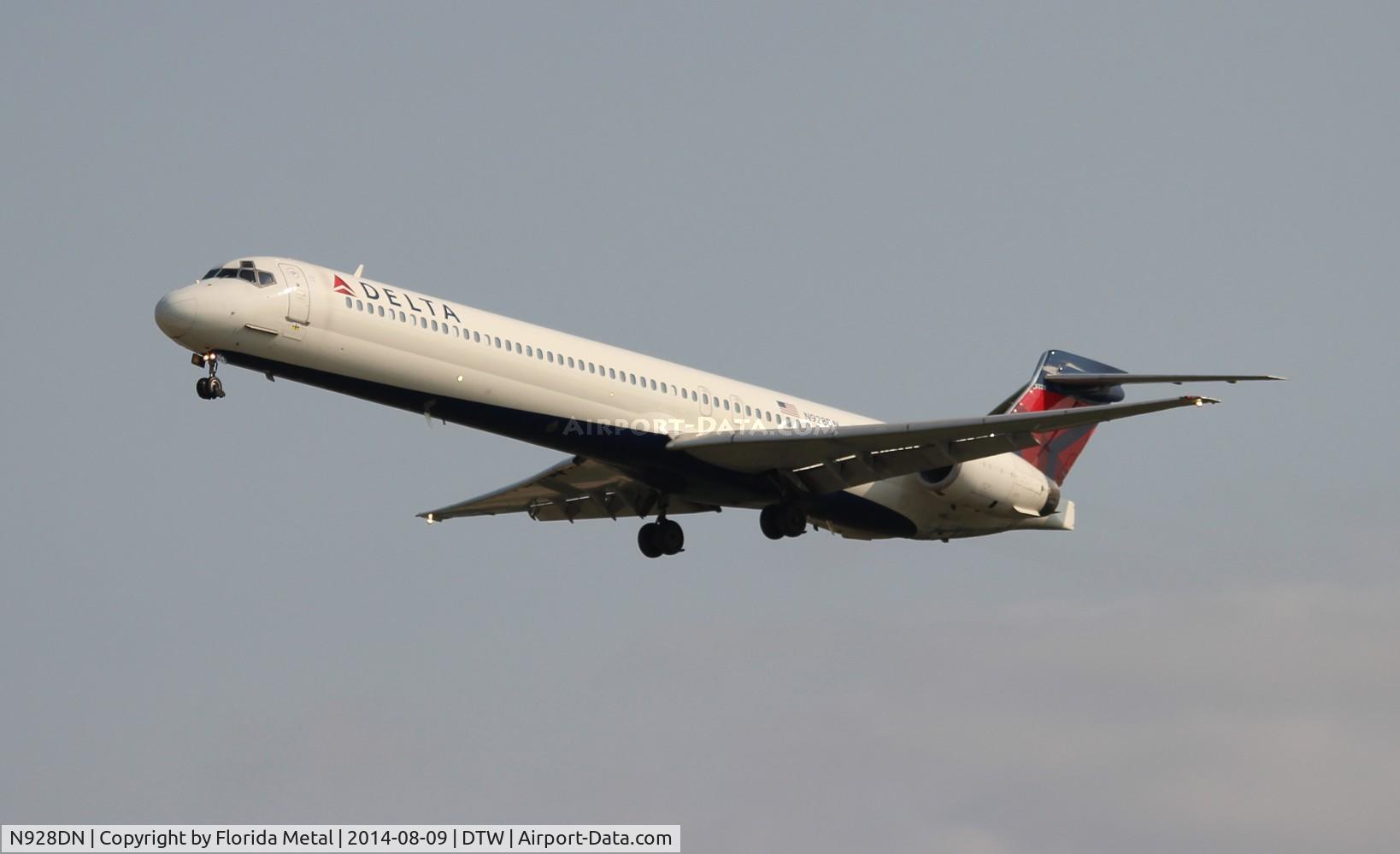 N928DN, 1999 McDonnell Douglas MD-90-30 C/N 53590, Delta