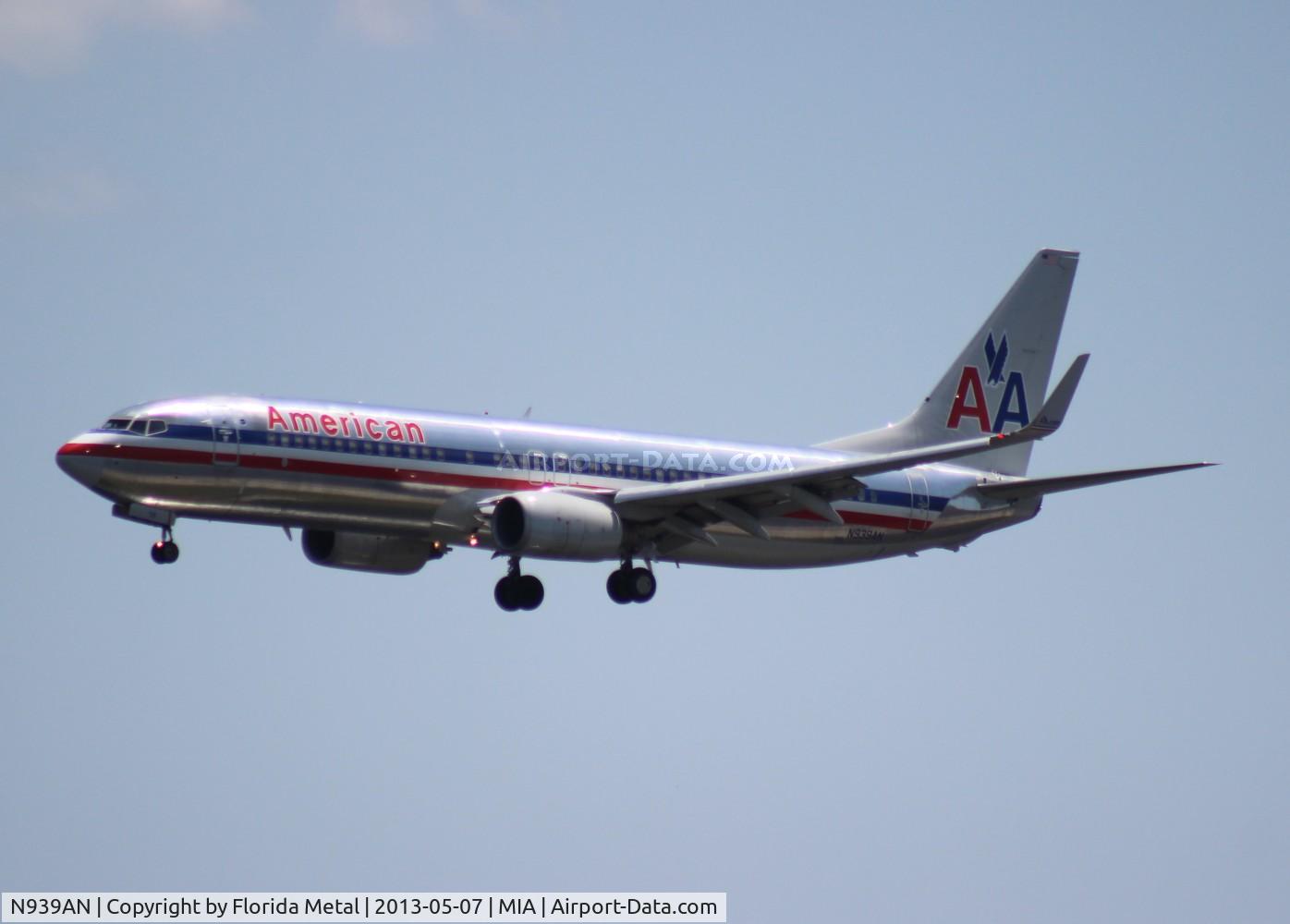 N939AN, 2000 Boeing 737-823 C/N 30083, American