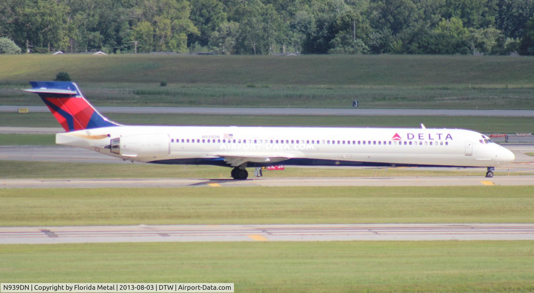 N939DN, 1996 McDonnell Douglas MD-90-30 C/N 53356, Delta