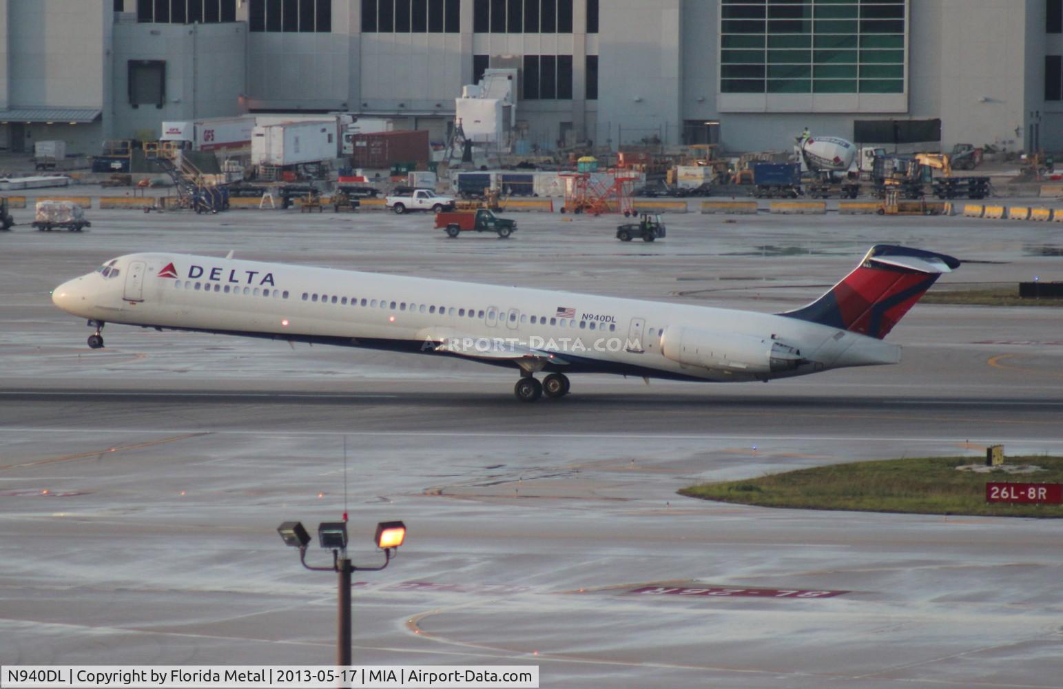 N940DL, 1989 McDonnell Douglas MD-88 C/N 49813, Delta