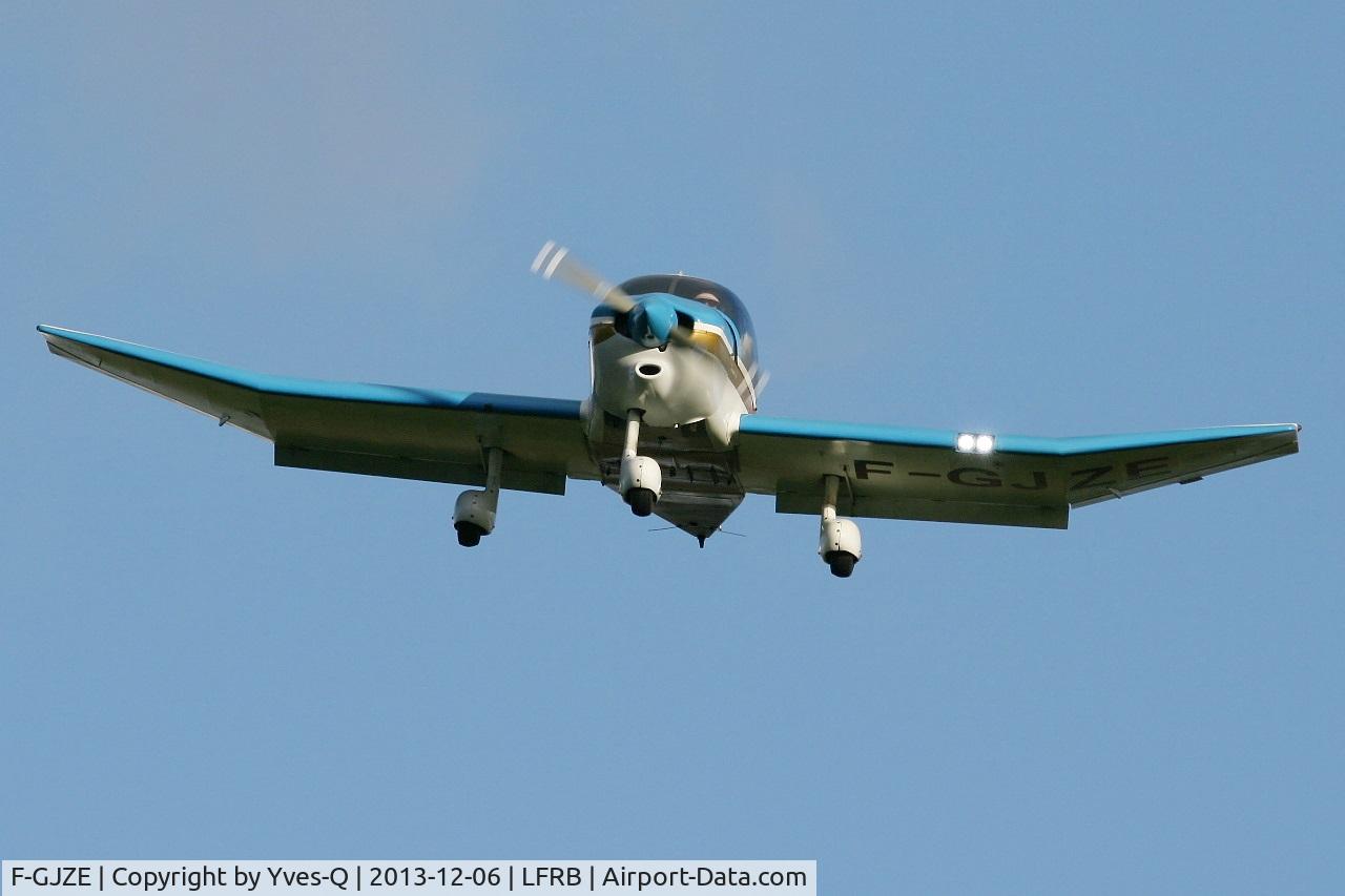 F-GJZE, Robin DR-400-120 Petit Prince C/N 2005, Robin DR-400-120, Take off Rwy 07R, Brest-Bretagne Airport (LFRB-BES)