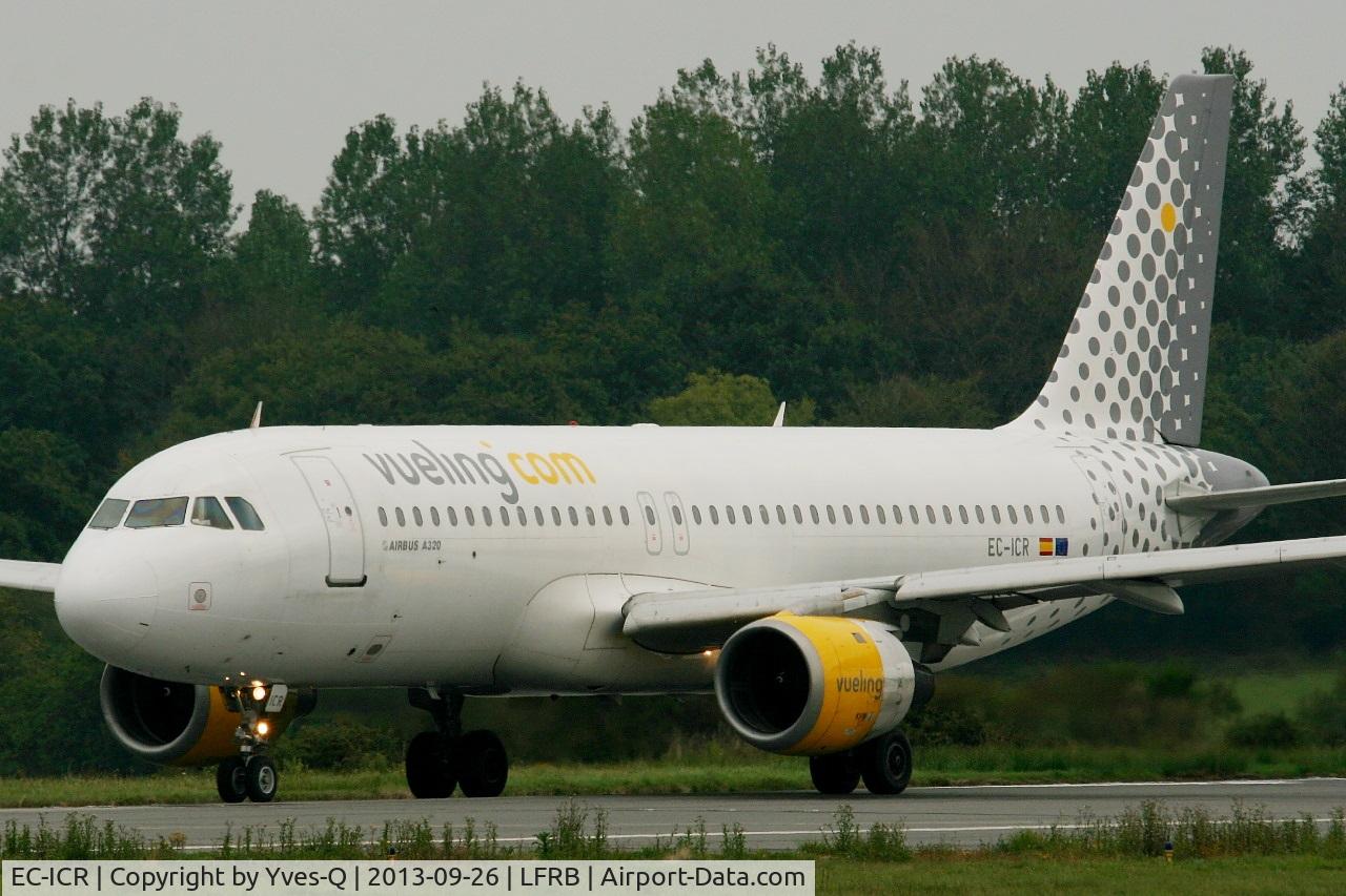 EC-ICR, 1991 Airbus A320-211 C/N 240, Airbus A320-211, Take off rwy 25L, Brest-Bretagne airport (LFRB-BES)