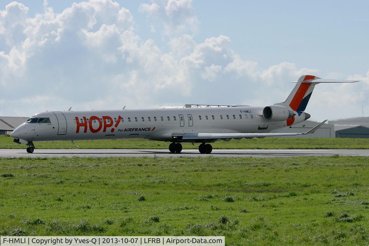 F-HMLI, 2011 Bombardier CRJ-1000EL NG (CL-600-2E25) C/N 19014, Bombardier CRJ-1000, Taxiing to holding point rwy 25L, Brest-Bretagne airport (LFRB-BES)