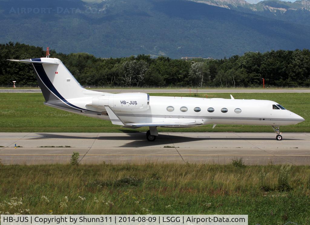 HB-JUS, 2008 Gulfstream Aerospace GIV-X (G450) C/N 4123, Taxiing holding point rwy 23 for departure...