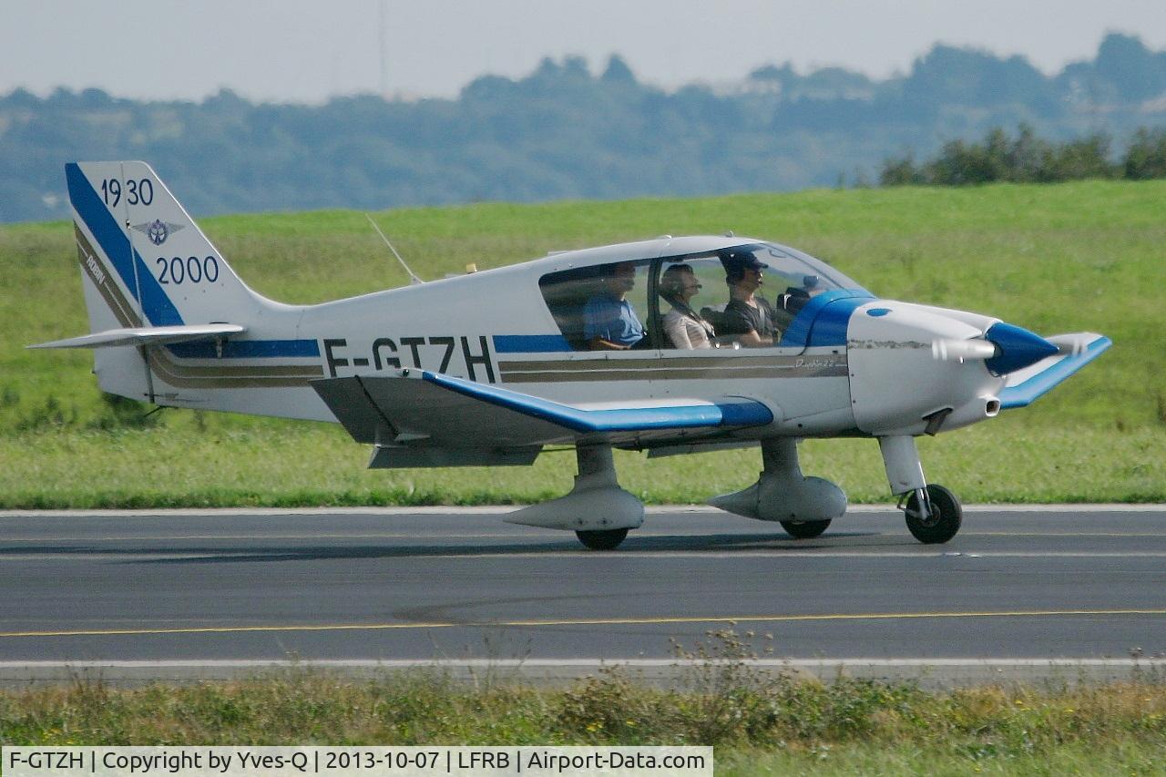 F-GTZH, Robin DR-400-120 Petit Prince C/N 2455, Robin DR-400-120 Petit Prince, Landing Rwy 25L, Brest-Bretagne Airport (LFRB-BES)