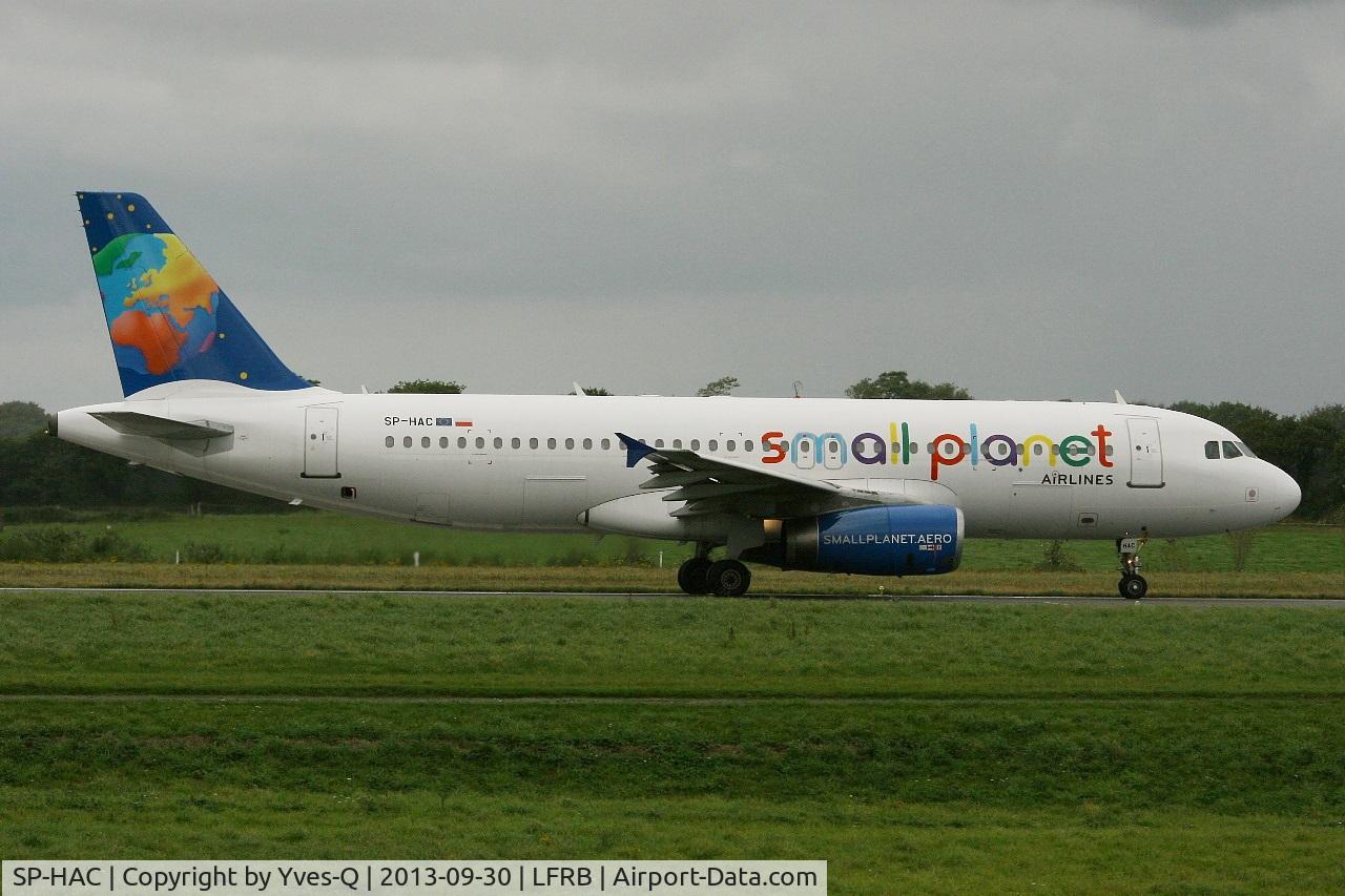 SP-HAC, 1997 Airbus A320-233 C/N 739, Airbus A320-233, Taxiing to holding point rwy 25L, Brest-Bretagne airport (LFRB-BES)