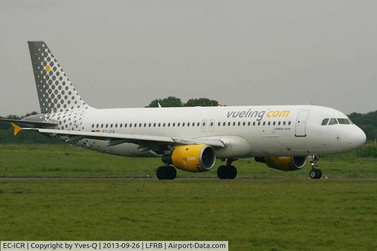 EC-ICR, 1991 Airbus A320-211 C/N 240, Airbus A320-211, Taxiing to holding point rwy 25L, Brest-Bretagne airport (LFRB-BES)