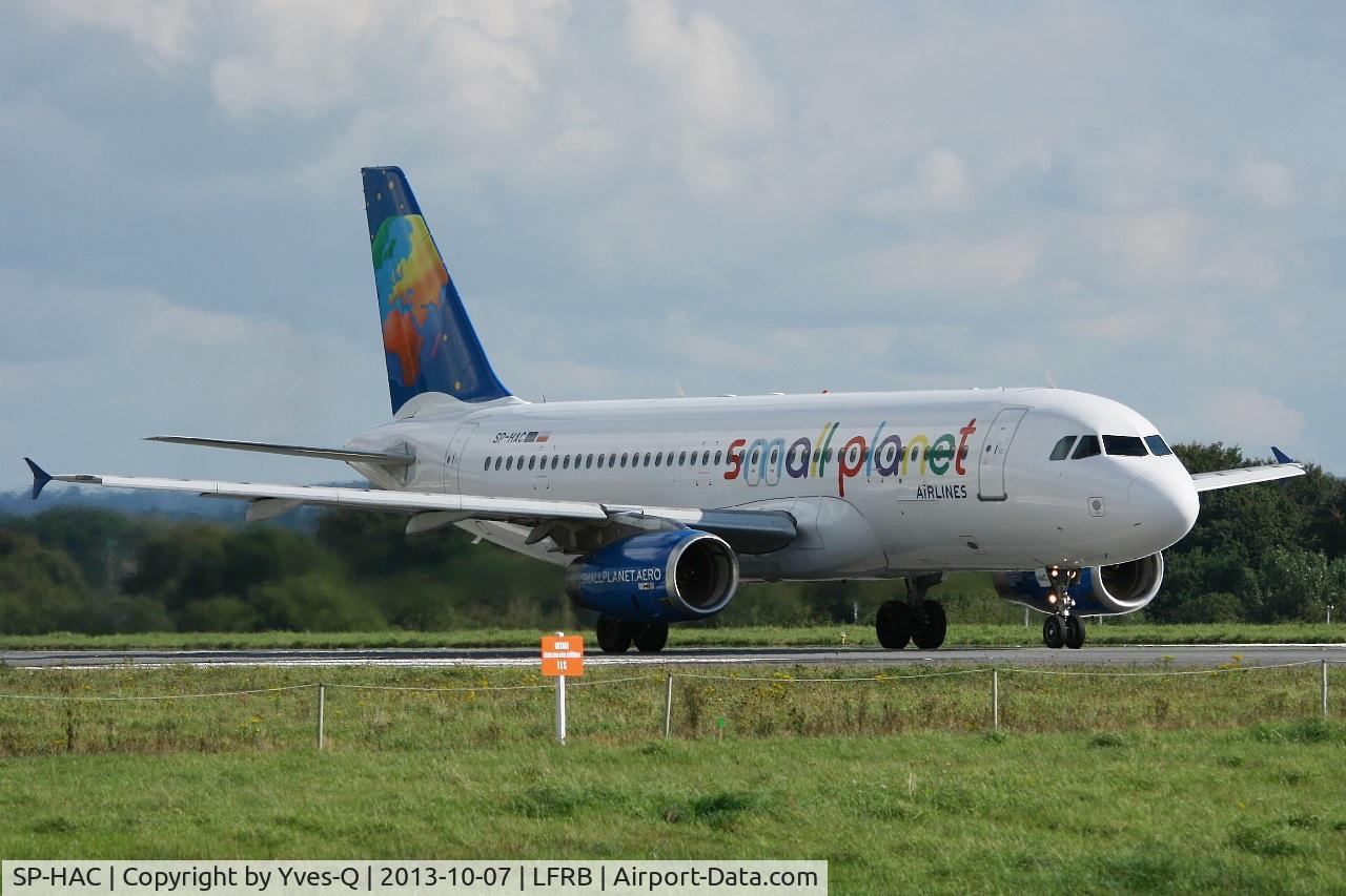SP-HAC, 1997 Airbus A320-233 C/N 739, Airbus A320-233, holding point rwy 25L, Brest-Bretagne airport (LFRB-BES)